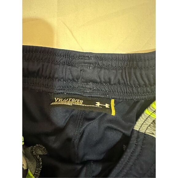 Under Armour boys sports shorts size YXL - Picture 3 of 3